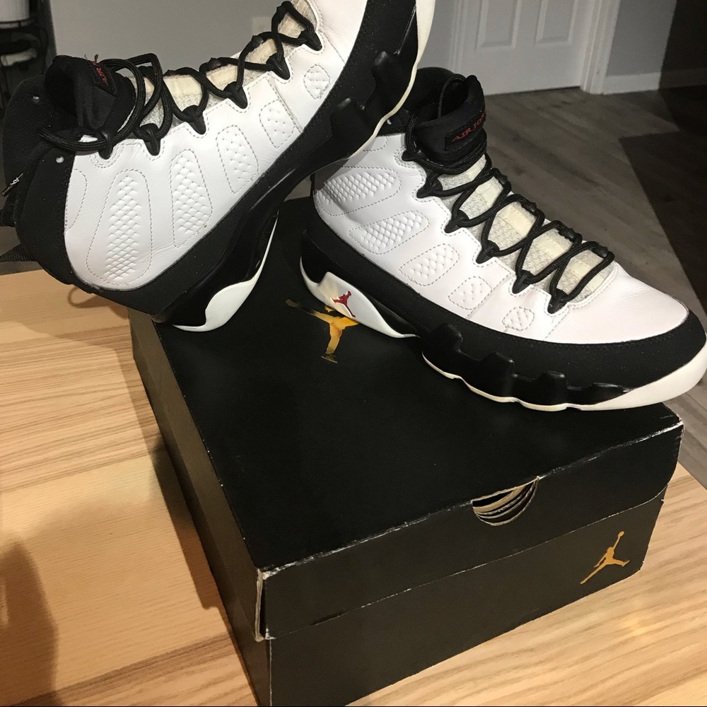 Air Jordan 9 Retro OG (Like-New!) - Size 8.5